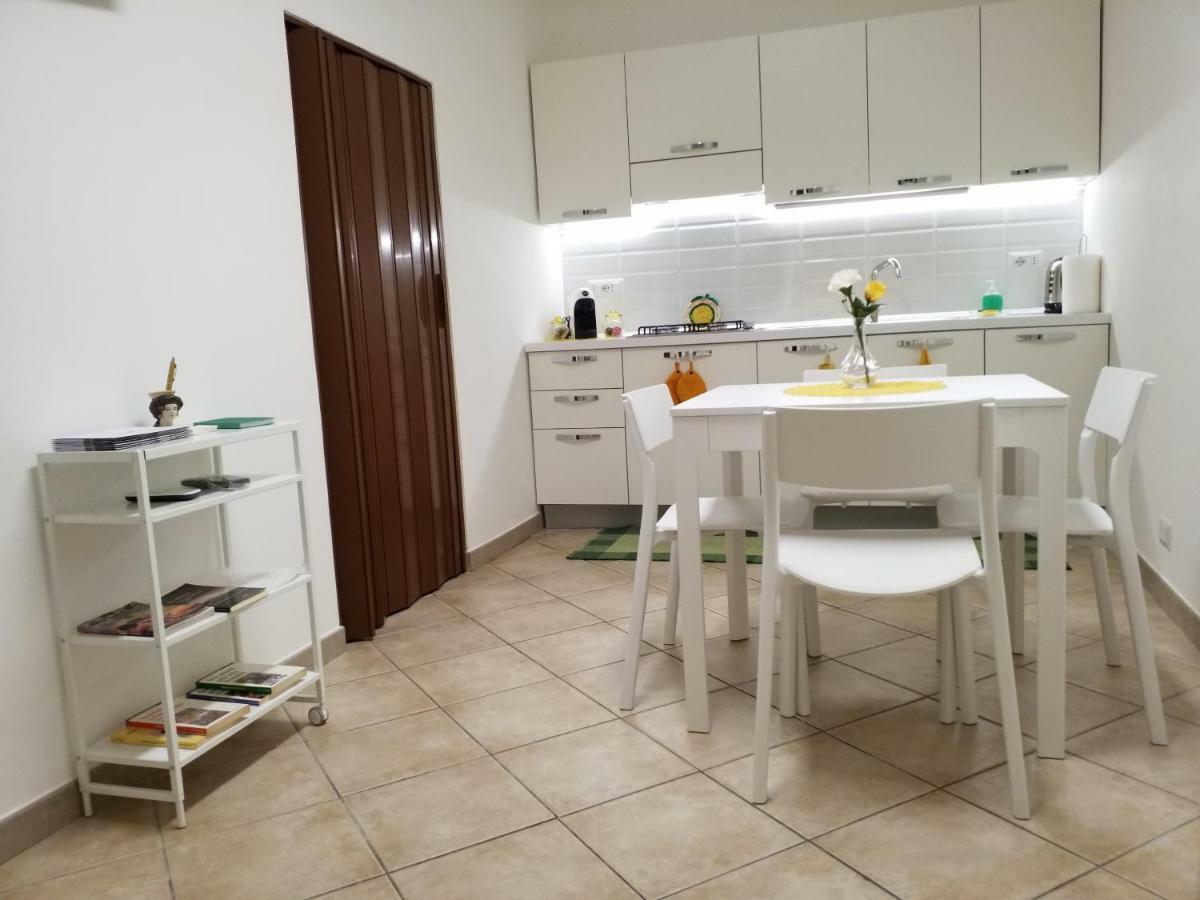 Апартаменты La Casa Di Bianca Кальтаджироне Экстерьер фото